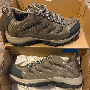 Columbia Women’s Crestwood Hiking waterproof shoe